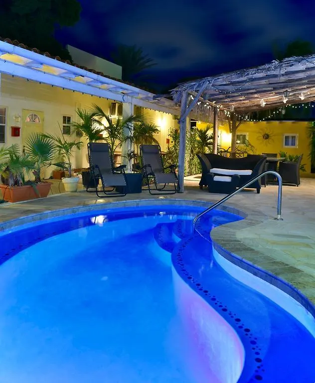 Stone Throw Apartment  Oranjestad