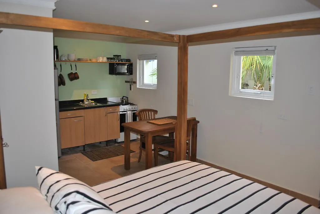 Stone Throw Apartment Oranjestad