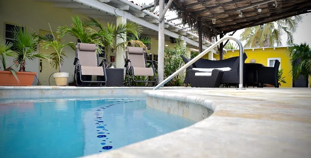 Stone Throw Apartment Oranjestad