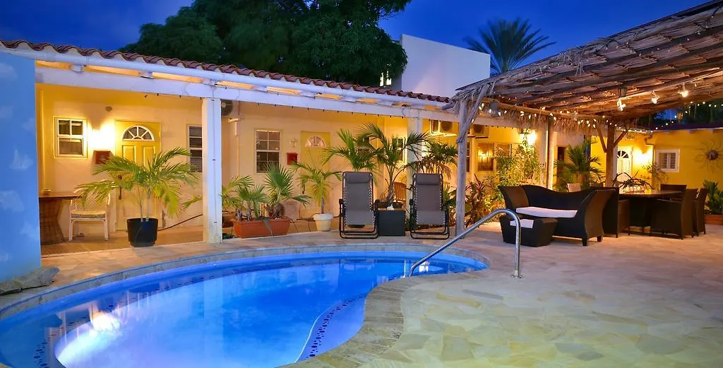 Stone Throw Apartment Oranjestad